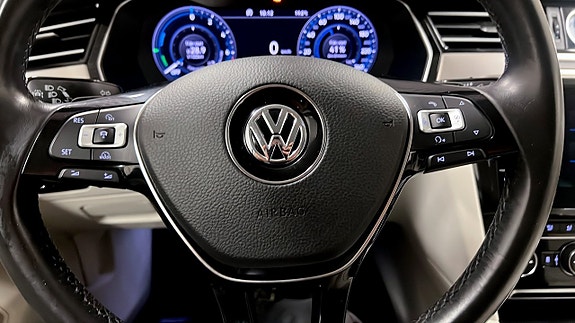 Volkswagen Passat 18 of 26