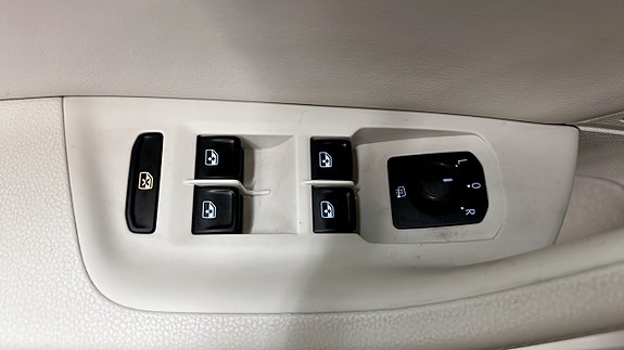 Volkswagen Passat 16 of 26