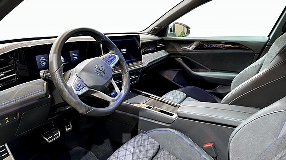 Volkswagen Passat 7 of 23