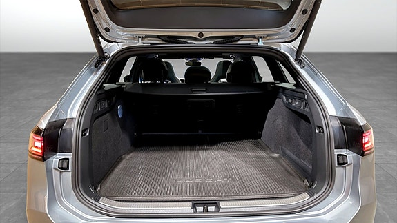 Volkswagen Passat 13 of 23