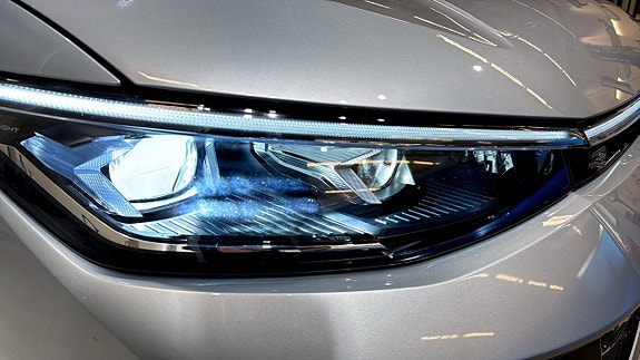 Volkswagen Passat 17 of 23
