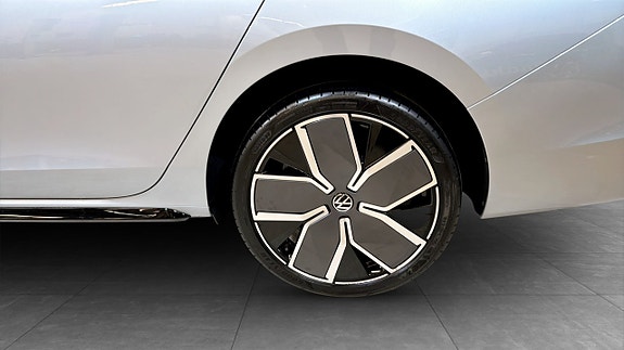 Volkswagen Passat 6 of 23