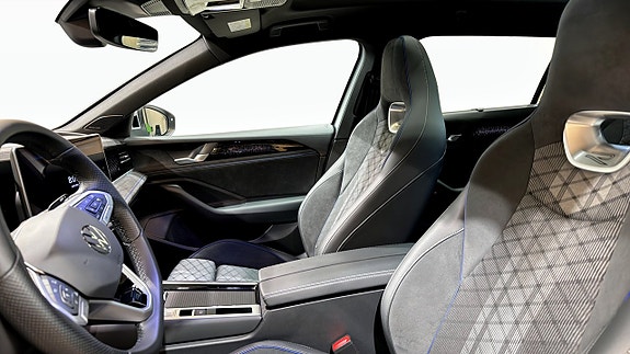 Volkswagen Passat 8 of 23