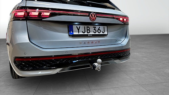 Volkswagen Passat 14 of 23
