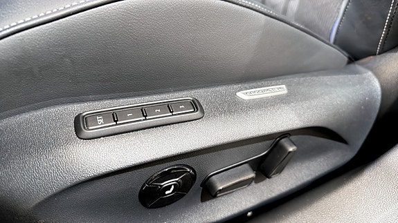 Volkswagen Passat 18 of 23