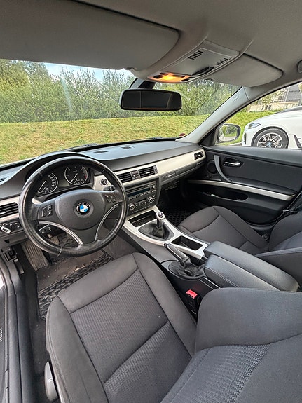 BMW 318d 3 of 6