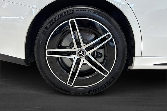 Mercedes-Benz E300 e 8 of 14