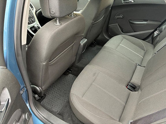 Opel Astra 10 of 13