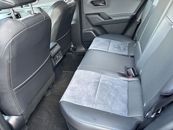 Toyota RAV4 7 of 11