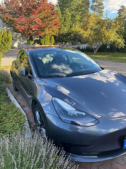 Tesla Model 3 3 of 8