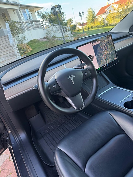 Tesla Model 3 5 of 8