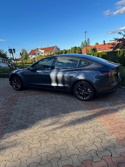 Tesla Model 3 2 of 8