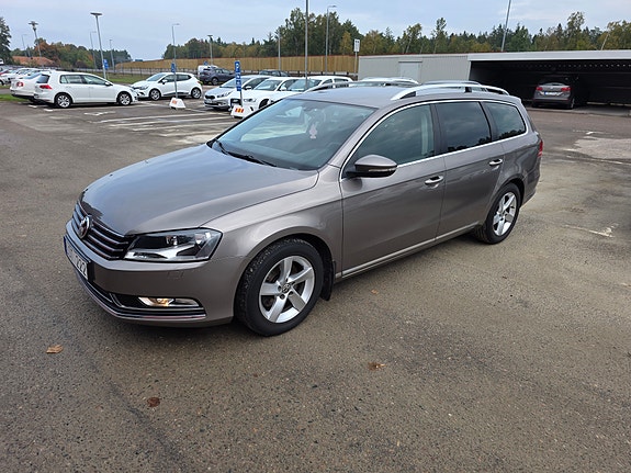 Volkswagen Passat 2 of 7