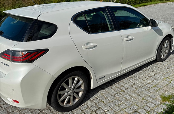 Lexus CT200h 6 of 6