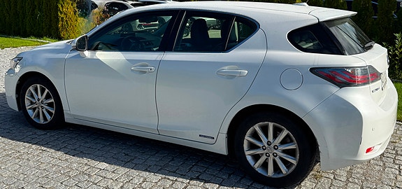 Lexus CT200h 3 of 6