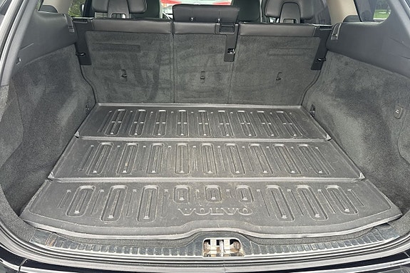Volvo XC60 13 of 30