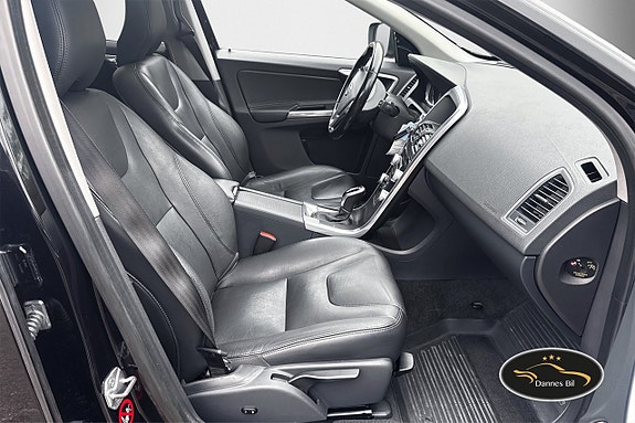 Volvo XC60 10 of 30