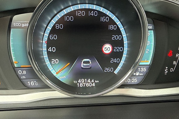 Volvo XC60 16 of 30