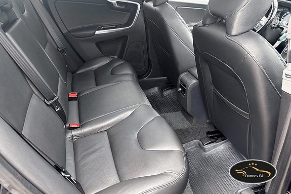 Volvo XC60 12 of 30