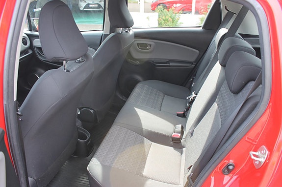 Toyota Yaris 8 of 9