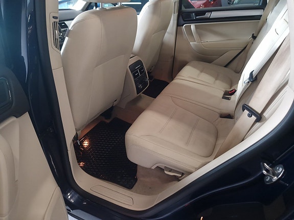 Volkswagen Touareg 12 of 16