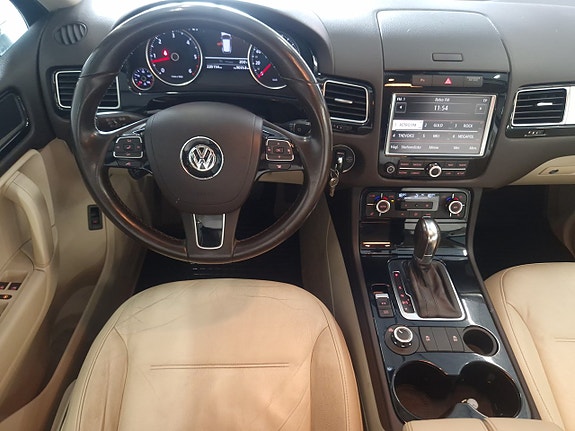 Volkswagen Touareg 7 of 16