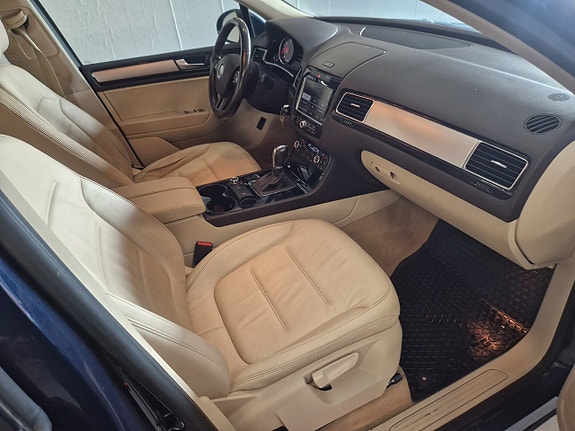 Volkswagen Touareg 10 of 16