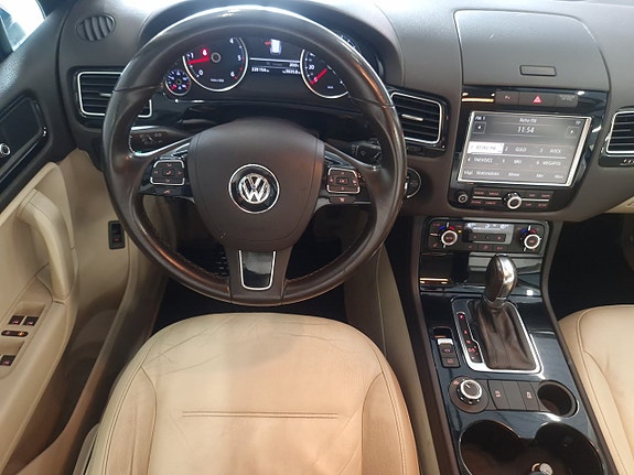 Volkswagen Touareg 8 of 16