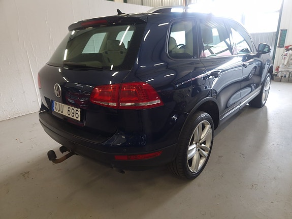 Volkswagen Touareg 3 of 16