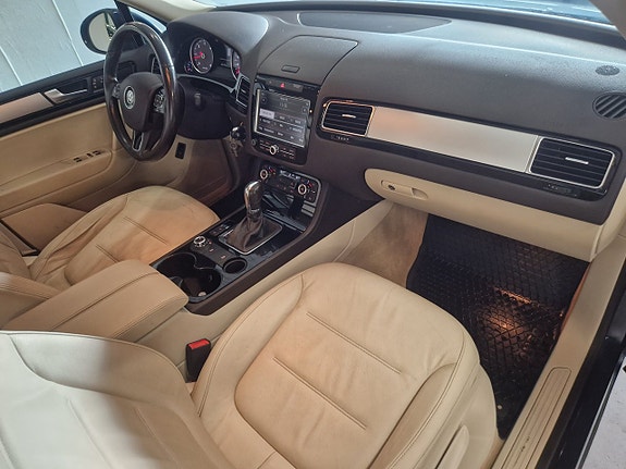 Volkswagen Touareg 11 of 16