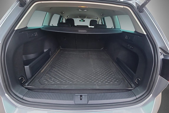 Volkswagen Passat 5 of 14