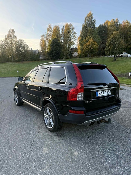 Volvo XC90 2 of 11