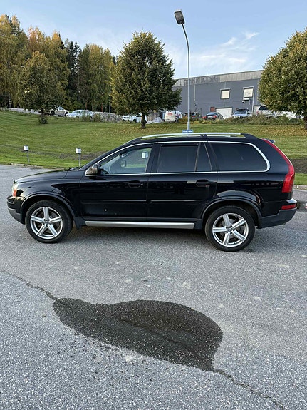 Volvo XC90 7 of 11