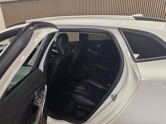 Volvo V40 Cross Country 8 of 11