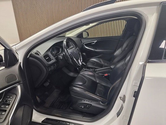 Volvo V40 Cross Country 7 of 11