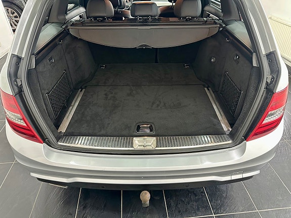 Mercedes-Benz C200 7 of 16