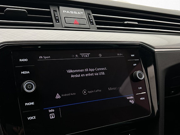 Volkswagen Passat 19 of 30