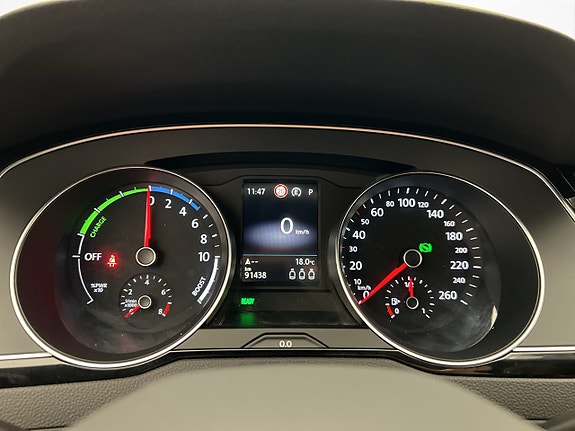 Volkswagen Passat 13 of 30
