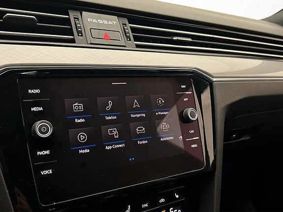 Volkswagen Passat 16 of 30