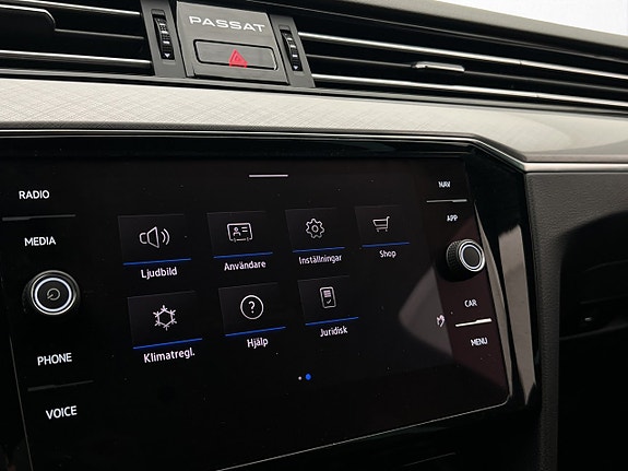 Volkswagen Passat 17 of 30