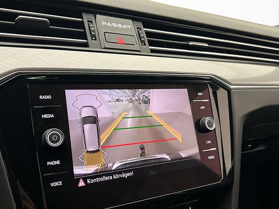 Volkswagen Passat 14 of 30