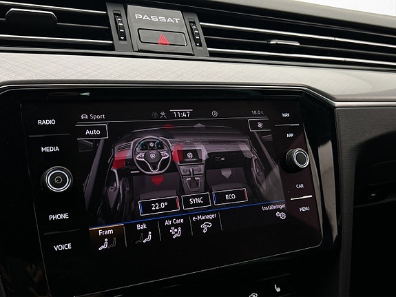 Volkswagen Passat 18 of 30
