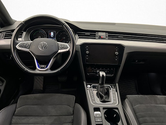 Volkswagen Passat 12 of 30
