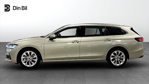 Skoda Superb 2 of 12