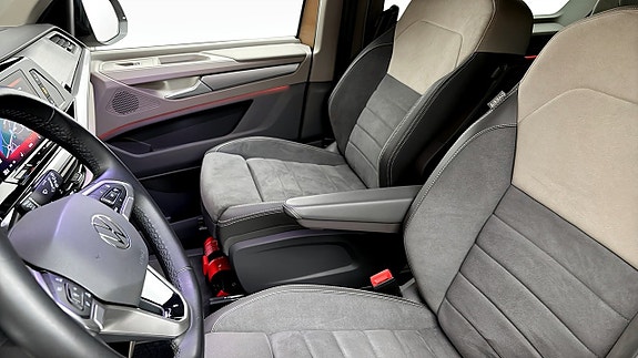Volkswagen Multivan 8 of 12
