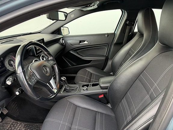 Mercedes-Benz A180 2 of 4