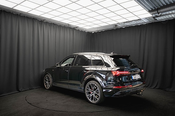 Audi Q7 9 of 24