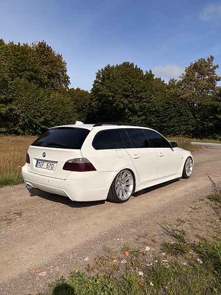 BMW 520d 3 of 9