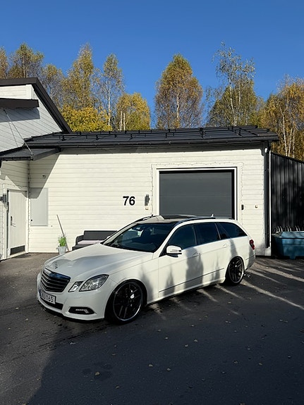 Mercedes-Benz E350 5 of 7