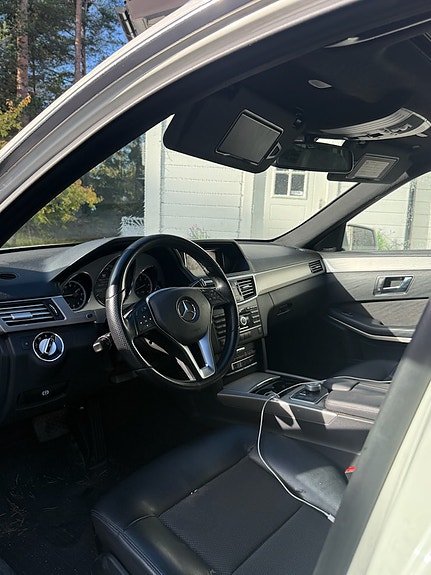 Mercedes-Benz E350 4 of 7